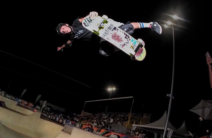 Egoitz Bijueska y Grusha Reyna se imponen en La Nuca en la 1 parada de las Iberdrola Skate Series 2025