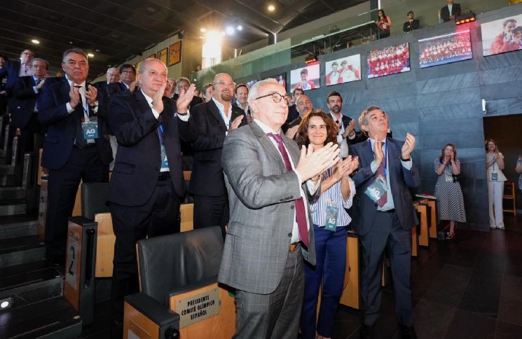 El presidente Carmelo Panigua, reelegido como miembro del Comit Ejecutivo del COE